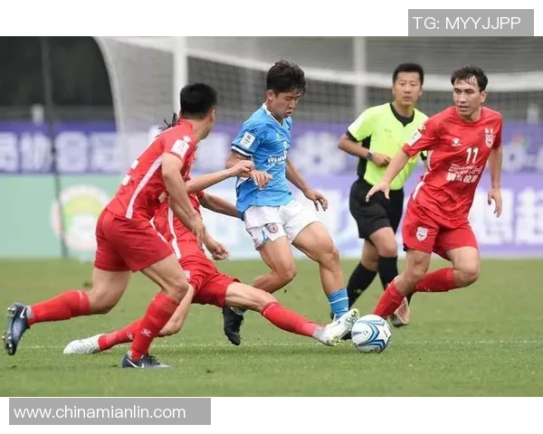 重庆足球队与南京足球队赛后状态分析与复盘探讨