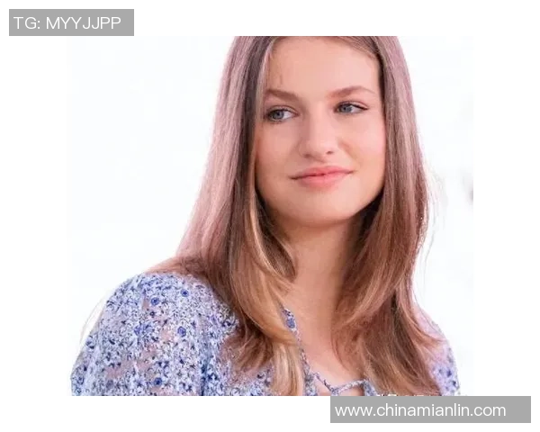 黑人足球明星爆炸头引领时尚潮流展现个性魅力的独特风采